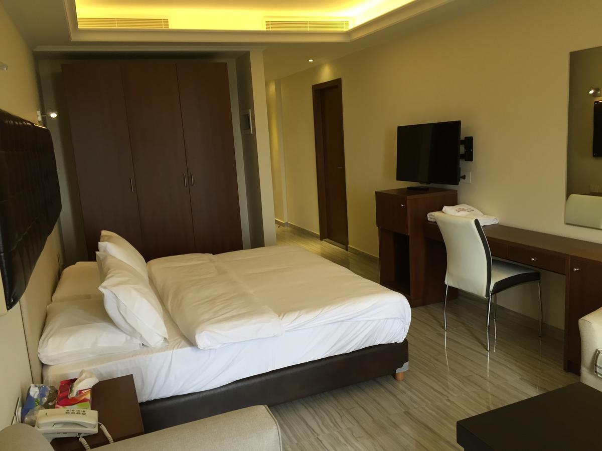 Aphrodite Hotel Tabarja Phòng bức ảnh