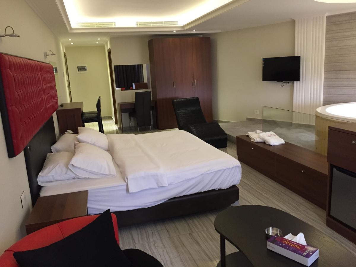 Aphrodite Hotel Tabarja Ngoại thất bức ảnh